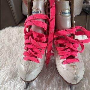 Riedel girls White Skates with Pink Laces size 3.